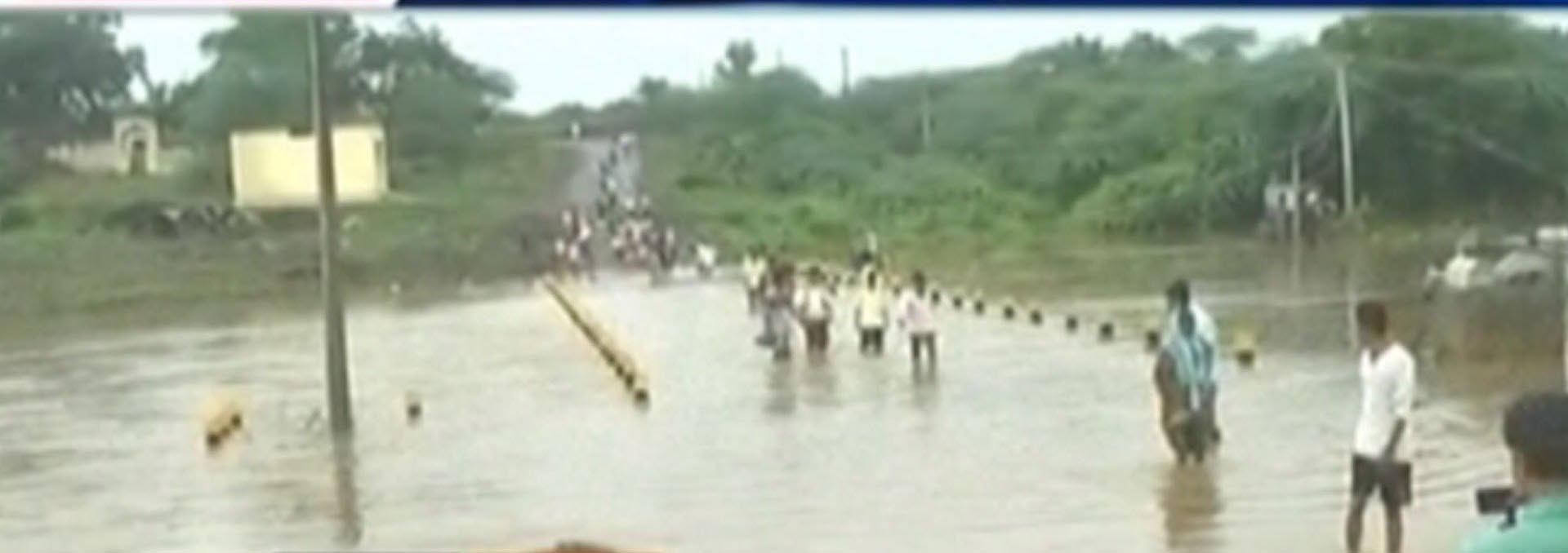 ಕಲಬುರಗಿ ಜಿಲ್ಲೆಯಲ್ಲಿ ಧಾರಾಕಾರ ಮಳೆ; ದ್ವೀಪವಾದ ಮುತ್ತಗಾ ಗ್ರಾಮ